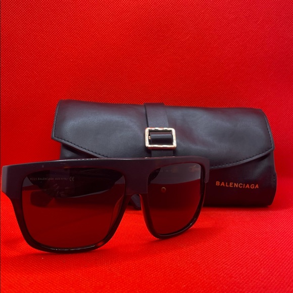 ๐ถ๏ธ "Shade in Style with Authentic Balenciaga Sunglasses!" ๐ถ๏ธ - Picture 7 of 9